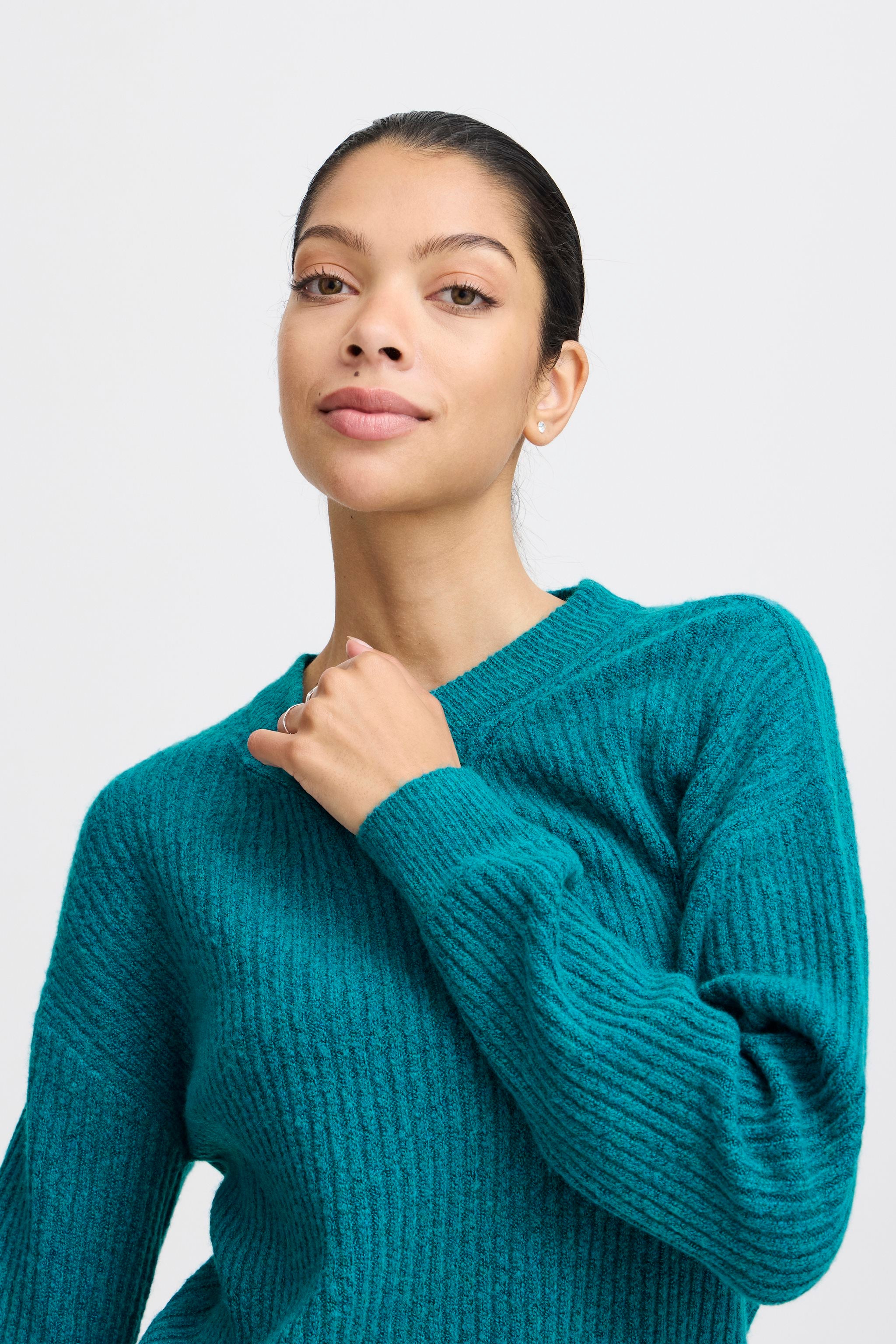 B.YOUNG-"ONEMA" SWEATER