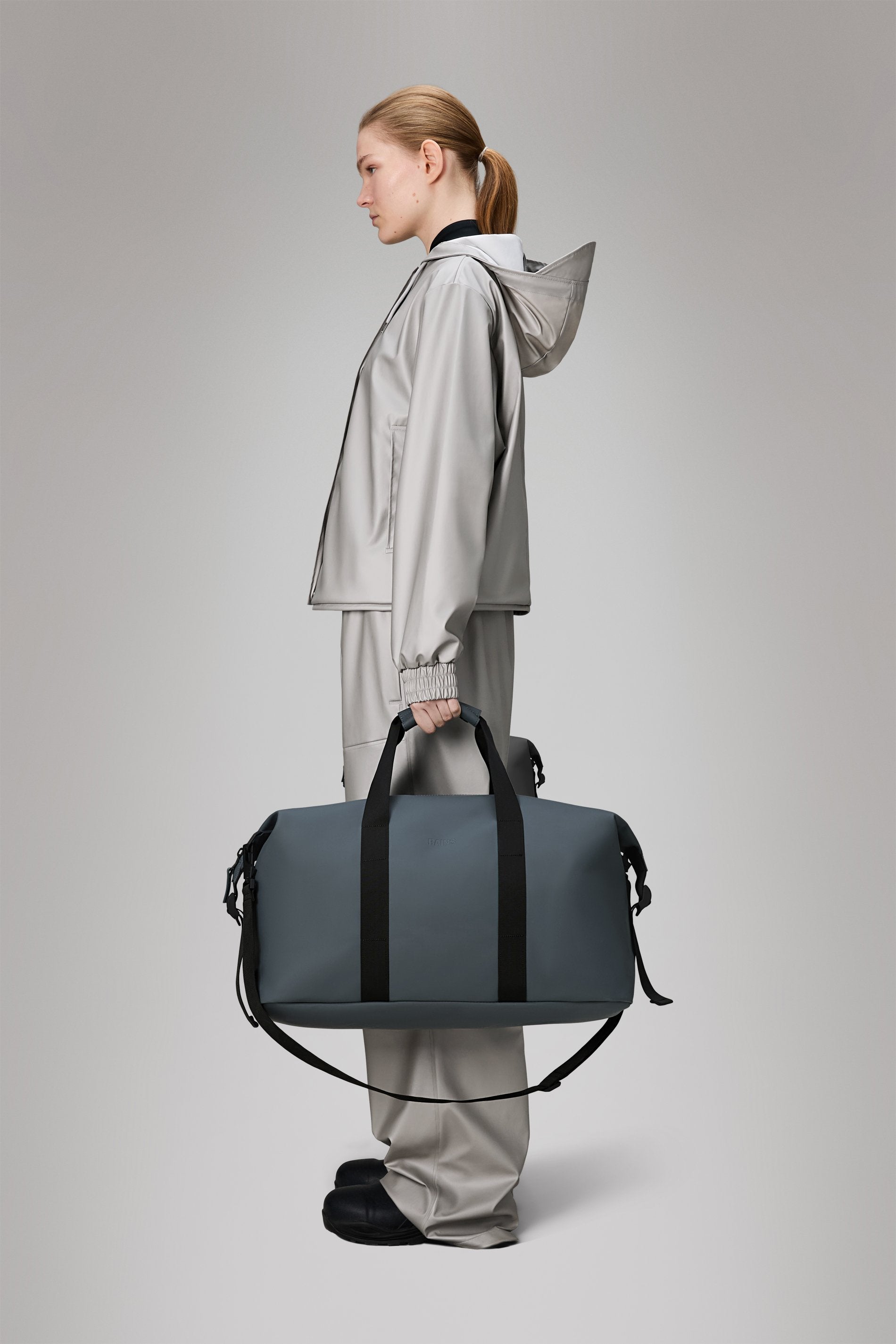 RAINS-"HILO" WEEKEND BAG