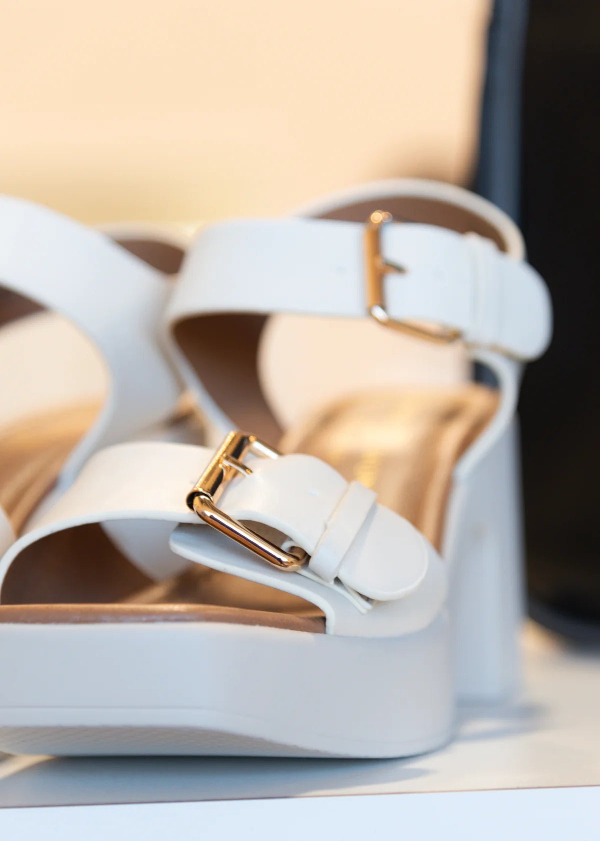 CHINESE LAUNDRY-"DREW" PLATFORM SANDAL
